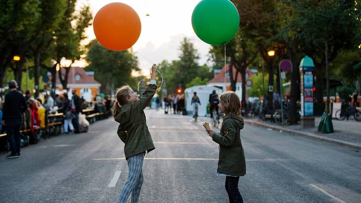 Kids_with_balloons_at_Frederiksberg_PhotoCredit_Maria_Sattrup